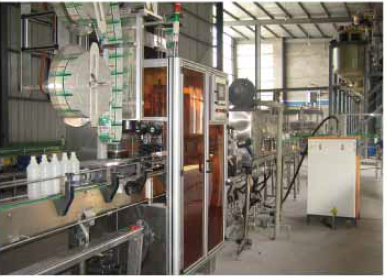 PVC ба PET шилэнд ус нэвтрүүлдэггүй, зэвэрдэггүй агшилтын ханцуйны шошго машин