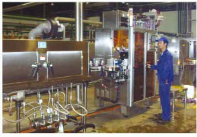 PVC ба PET шилэнд ус нэвтрүүлдэггүй, зэвэрдэггүй агшилтын ханцуйны шошго машин