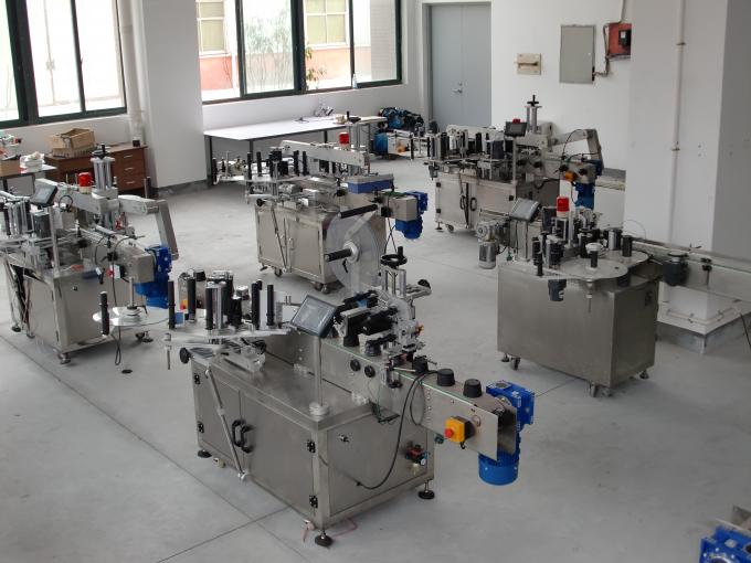 Дөрвөлжин шилтэй хоёр тал хэвтээ шошгоны машин нь тогтмол буюу жигд бус сав