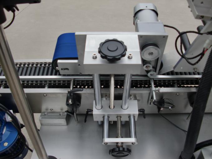 Жижиг лонхны өөрөө наалддаг наалдамхай өндөр хурдны бүрэн автомат шилэн шошгоны машин