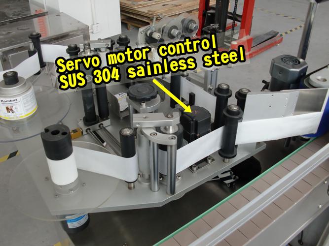 Цуглуулгын гадаргуутай ухаалаг удирдлагатай хоёр талт лонхны шошгоны машин