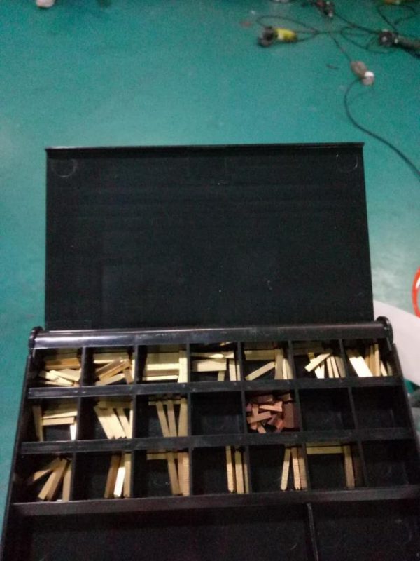 Пейжерийн төхөөрөмж ба кодчилолын төхөөрөмж бүхий шошго автомат