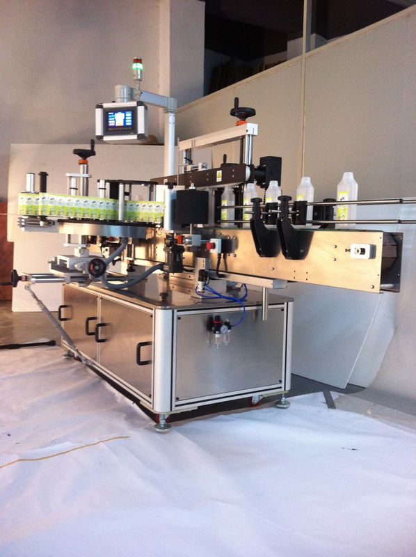 Хятад улс дөрвөлжин лонхны шошгоны машиныг хоёр талт наалттай шошгоны нийлүүлэгчээр хангадаг